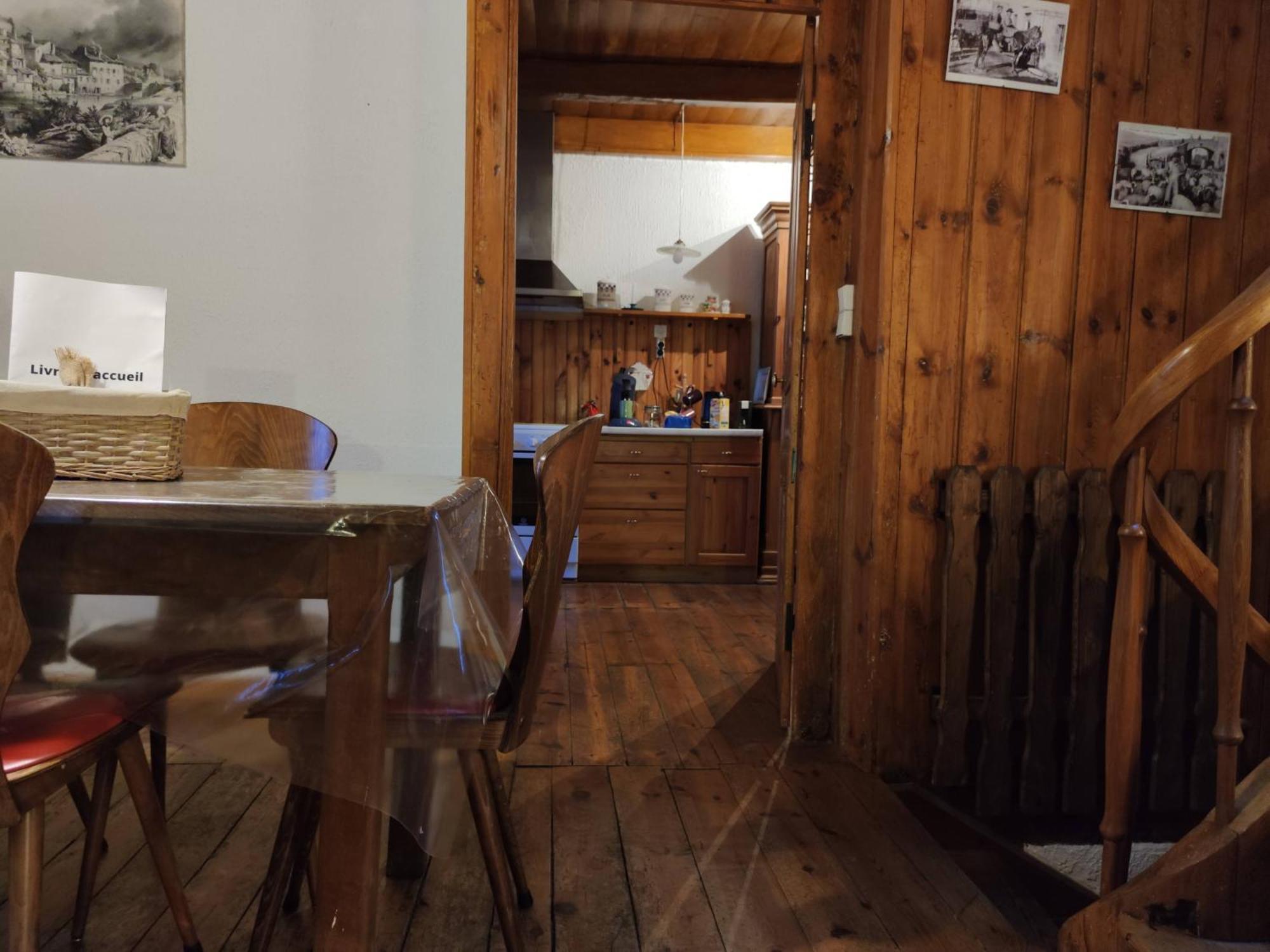 Maison Familiale Et Authentique Saint-Jacques-des-Blats Екстер'єр фото